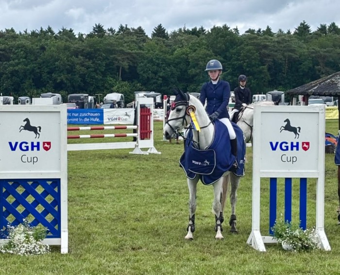 VGH Cup Springen: Fenja Kamps gewinnt dritte Qualifikation